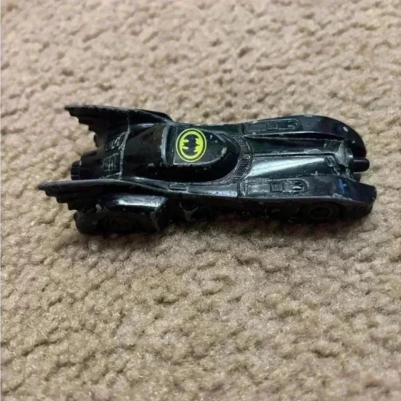 Vintage 1989 ERTL Batmobile black and yellow car, 1:64 scale - Picture 3 of 6